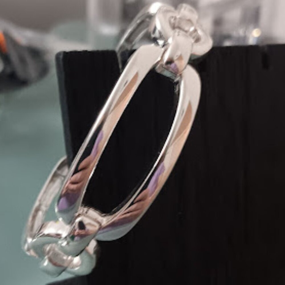 NAPIER Mod/Contemporary Shiny Silver Horsebit Link Stretch Bracelet